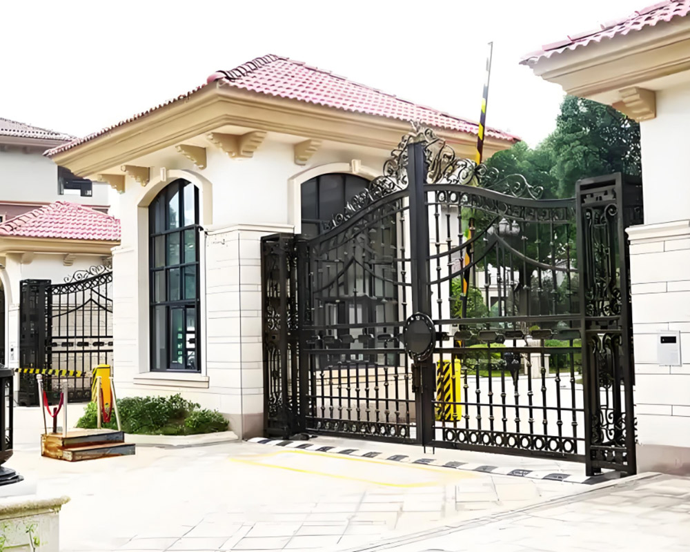 Producenci bram Smart Courtyard uczą Cię sześciu wskazówek dotyczących utrzymania dziedzińca Villa Gates