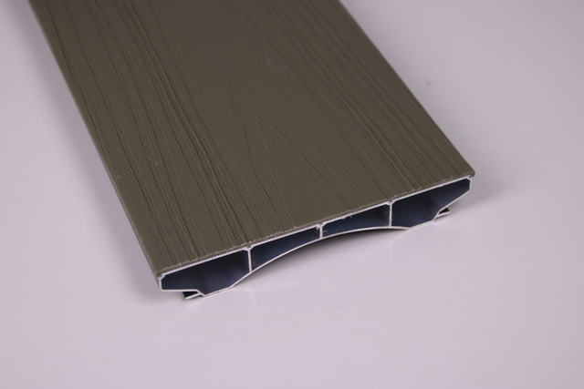 Decking in alluminio Easy-Clean: installazione rapida per rifacimenti esterni istantanei