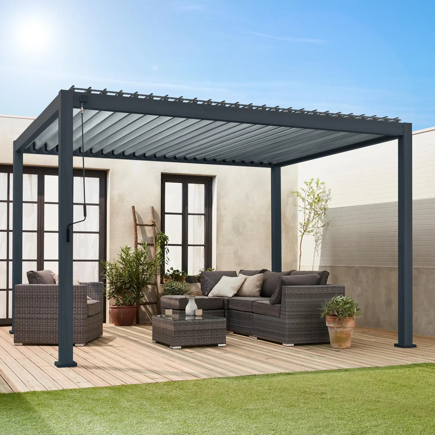 Lightweight and Sleek Aluminum Pergola-Space-Saving & Modern 